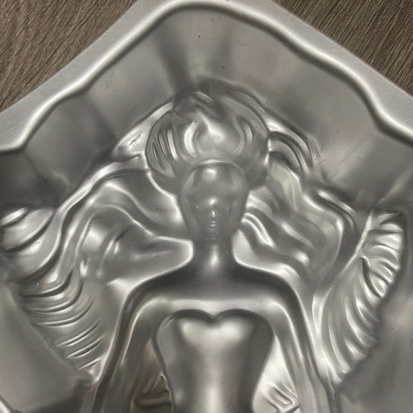 VINTAGE Wilton 1992 Barbie Cake Pan 2105-2551 - Picture 2 of 7